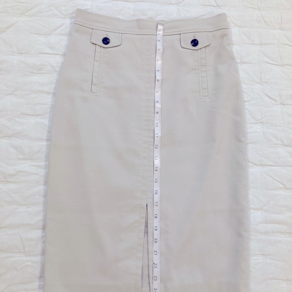 Ann Taylor Casual Midi Skirt. Size 0 - Picture 4 of 5